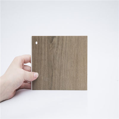 5 Umweltschonende Holzböden in Silbergrau für modernes Wohnzimmer