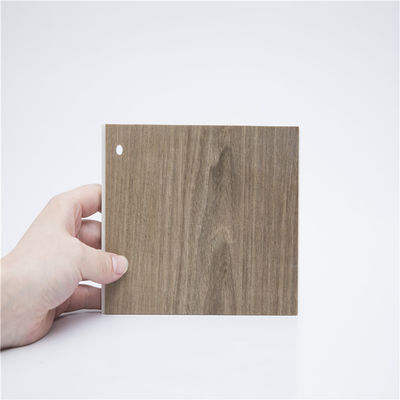 5 Umweltschonende Holzböden in Silbergrau für modernes Wohnzimmer