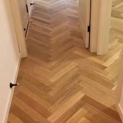 Luxus Holz-Stil SPC-Boden Naturfarbe Fischknochen Heringknochen Klicken Vinyl 4mm-8mm
