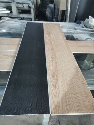 Einfache Farbe Spc-Klick-Boden aus 100% Neuen Materialien für eine einfache Installation