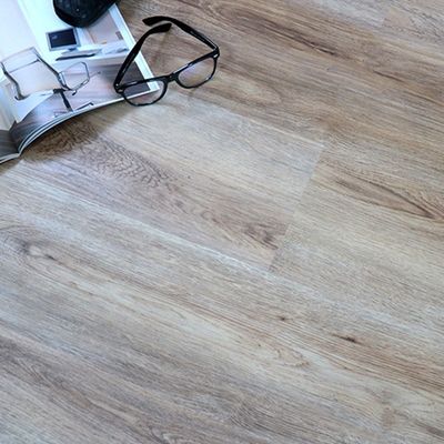 Büroholz wie selbstklebende Vinyl-PVC-Kunststoffböden mit geprägtem Design