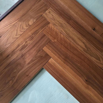 Mehrschichtliche Holzfußböden 15 mm Walnuss-Eiche-Platte für Schlafzimmer Treppen installieren