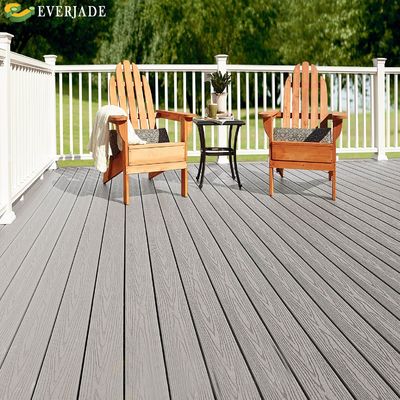 Verbessern Sie Ihren Außenbereich mit Überstock-Verbunddecken PVC-Außendecken WPC-Teakdeck