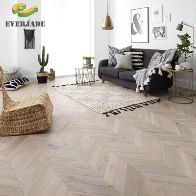 Moderne Design-Stil Hartholz Fischknochen Holz Fußbodenplatte mit gebauten Eichenholz