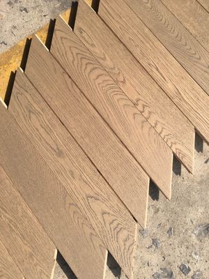 Moderne Design-Stil Hartholz Fischknochen Holz Fußbodenplatte mit gebauten Eichenholz