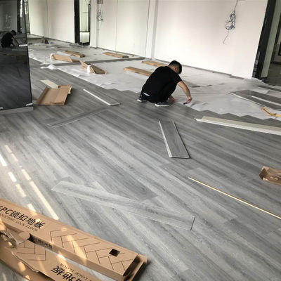 Vinylplatten für Innenräume mit einfacher Installation und wasserdichter UV-Beschichtung