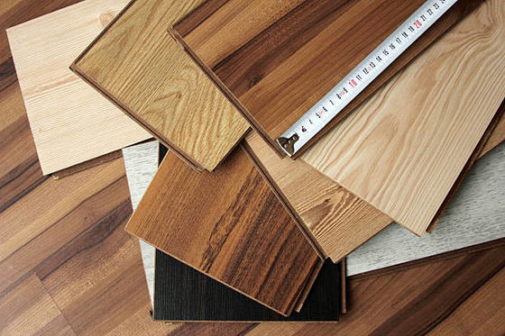 Druckte U-Groove-V-Groove-Anti-statische Fischbein-Laminat-Bodenfliesen für das Wohnzimmer