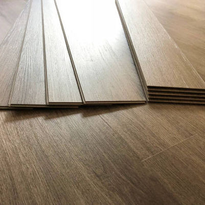 8mm-12mm Klavier glänzend Hochglänzendes Holz Laminat Fußboden T G Installation Wasserdicht