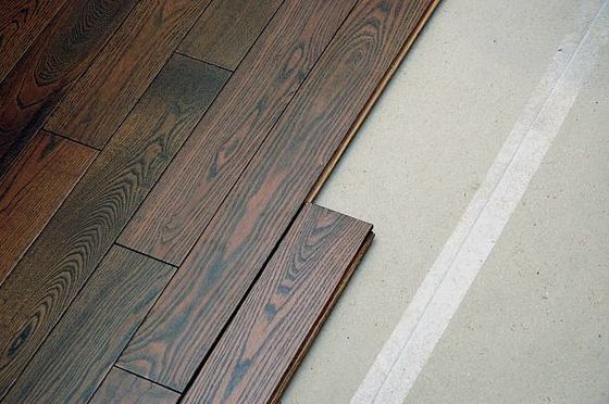 8mm 10mm 12mm AC4 HDF Aufgestickte Oberfläche Laminat Holzboden mit und deutsche Technologie