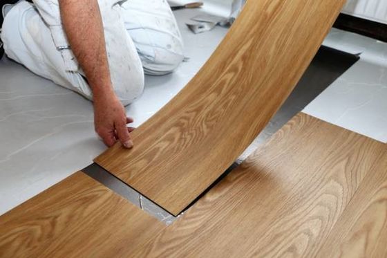 CE-zertifizierte PVC-Feuerdichte Lvt-Klick-Vinyl-Plätterboden 5mm 8mm wasserdichte Laminatfliesen