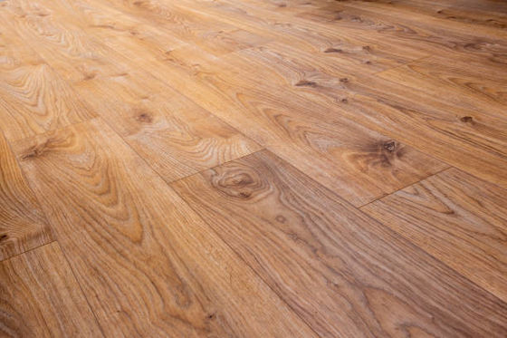 CE-Zertifizierte 100% wasserdichte Bodenbelag Vinyl/PVC/Lvt Bodenbelag LVT Plank Eir Oberfläche 100% unbeschichtete und rutschfeste