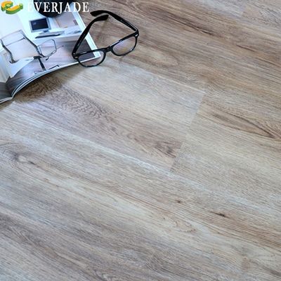 SPC-Vinyl-Bodenplatten 5 mm 8 mm Steifkern Luxusfliesen für Kundenanforderungen