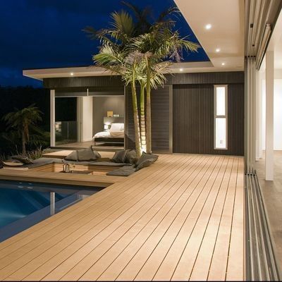 Lichtfarbige Holz-Kunststoff-Verbunddecken für langlebige Schwimmbadbodenbeläge