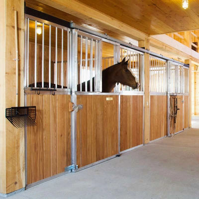 Outlet Pferdestalle kundenspezifische Rennstrecke Reitclub Zaun Bauplatten