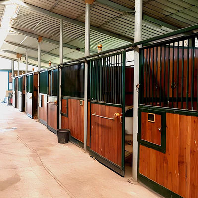 Outlet Pferdestalle kundenspezifische Rennstrecke Reitclub Zaun Bauplatten
