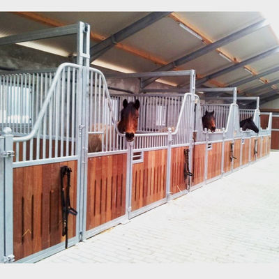 Outlet Pferdestalle kundenspezifische Rennstrecke Reitclub Zaun Bauplatten