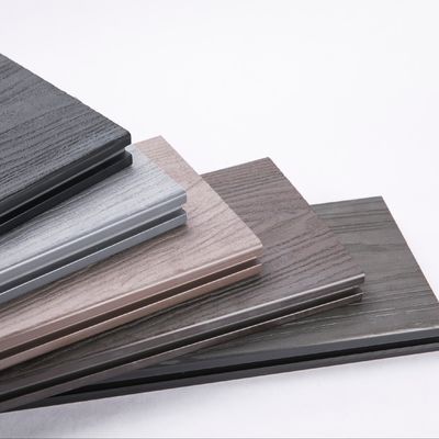 Wasserdichte Außenholz-Kunststoff-Verbunddecken mit Schleif- und glatten 3D-Reboss