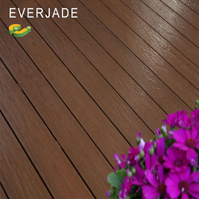 Außenbereich mit Everjade Cool Temp Piso Y Muro Desing B 1 PVC Decking