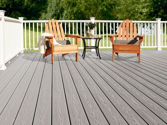 Umweltschonende Holzplatten aus Verbunddecken für Garten und Terrasse