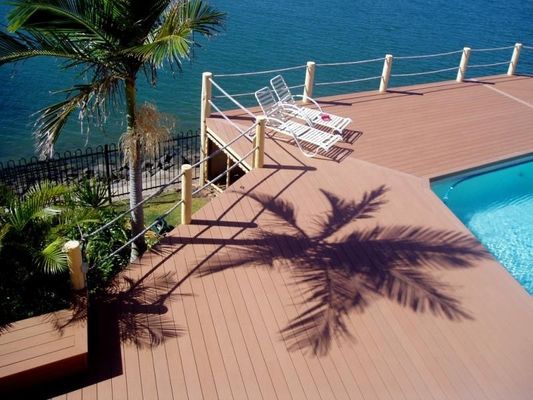 Umweltschonende Holzplatten aus Verbunddecken für Garten und Terrasse