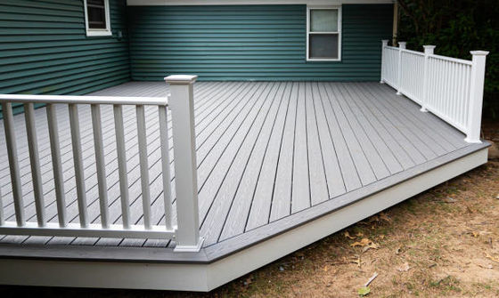 OEM recycelbare WPC 3D geprägte Decking für nachhaltigen Garten