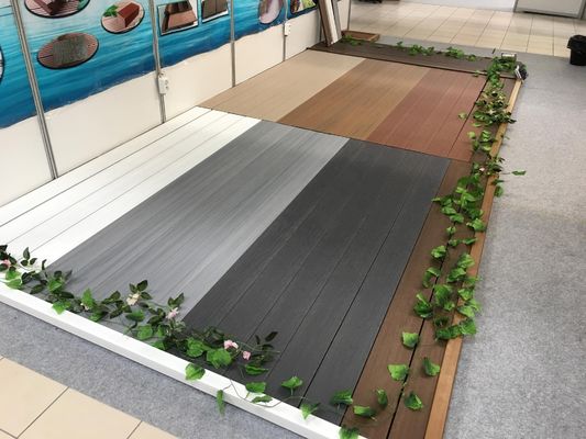 Moderner Design-Stil gegraubte Envision-Verbundholzdeckerplatten mit farbigen Preisen